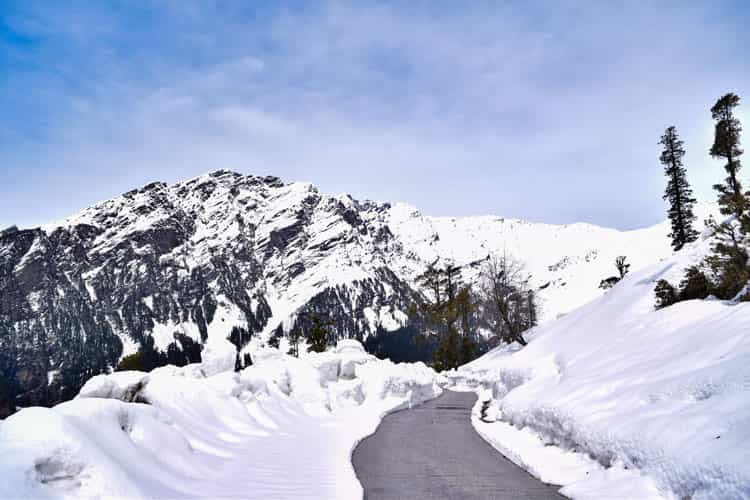 Manali-Tour-Package-at-Cheap-rate-by-Yoshi-Travels