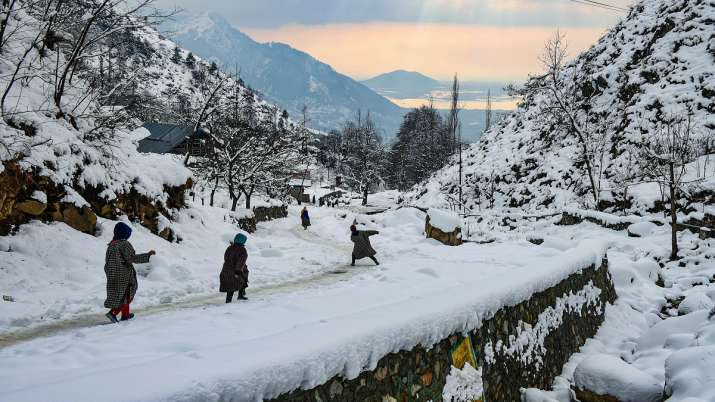 kashmir-tour-package-Yoshi-Travels